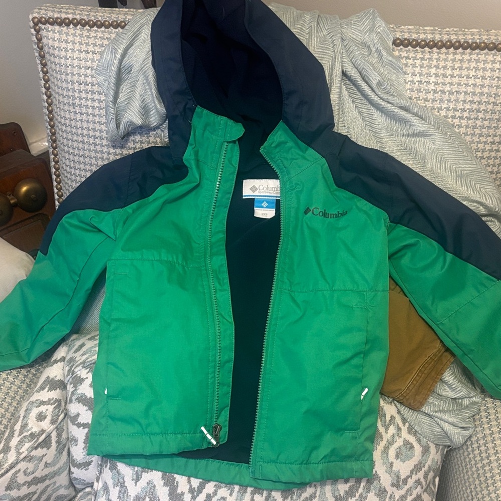 Columbia Kids Green and Navy Raincoat lined with fleece size4/5t
